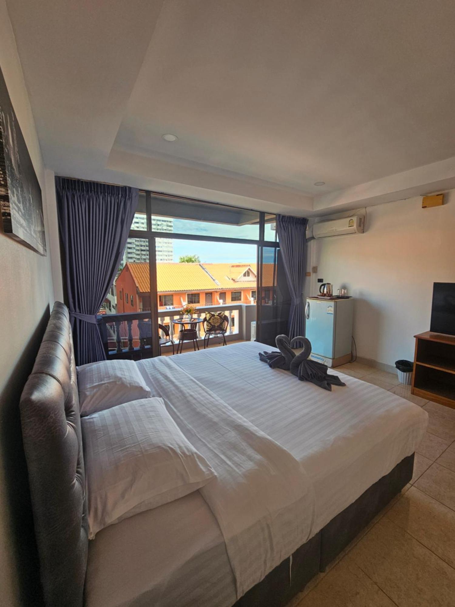 Candy Beach Seaview Jomtien Exterior photo